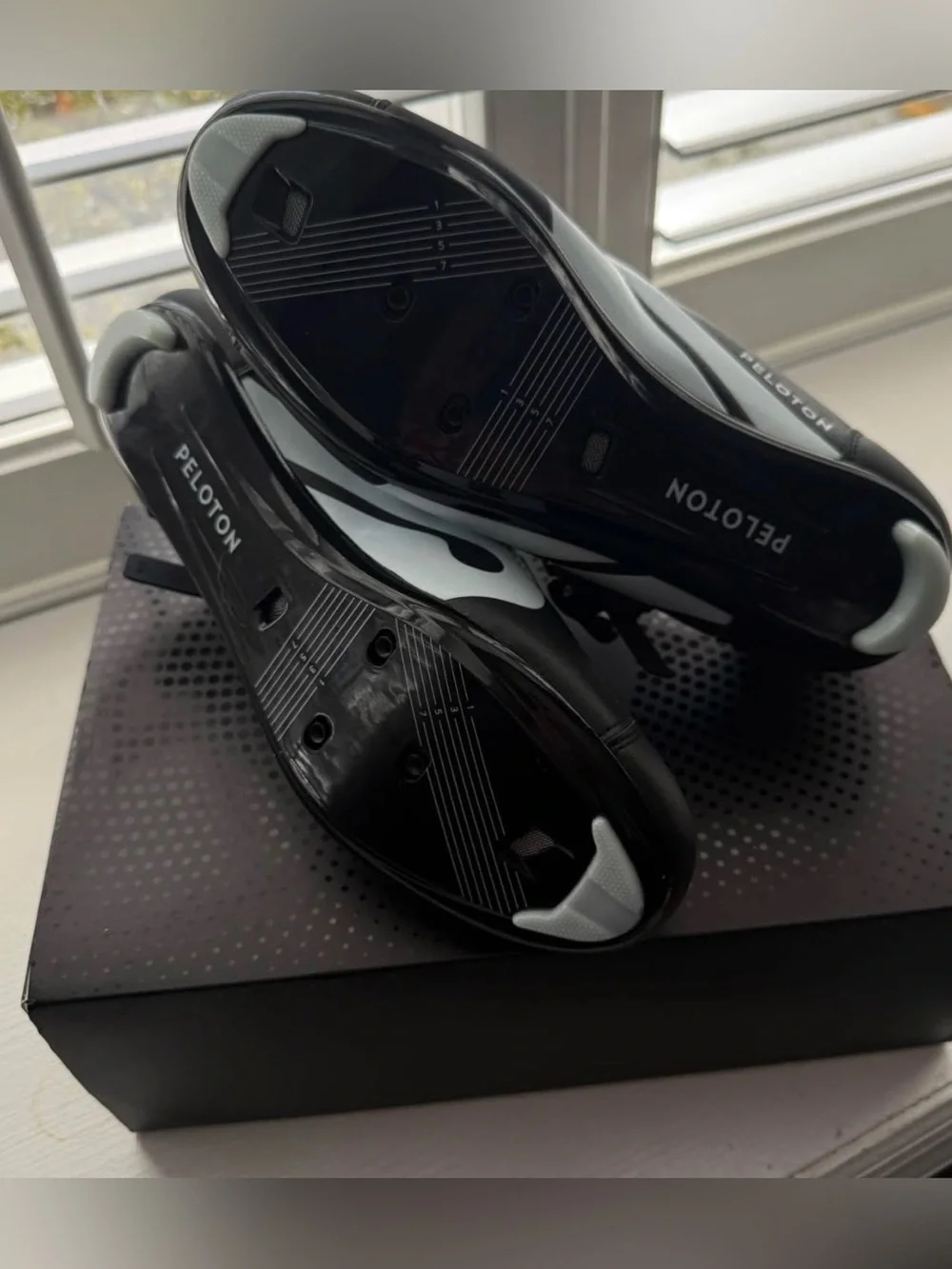 NEW Peloton Cycling Shoes EU 42 US Men’s 9 / Women’s 11 Indoor Spin Bike NIB